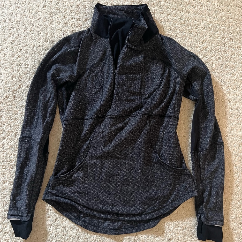 Lululemon Pullover Herringbone Gray and Black.